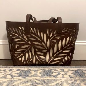 Tommy Bahama Palm Cage Tote bag.